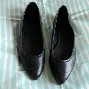 Frye Regina flats in black size 10